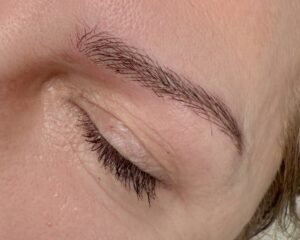 makijaż permanentny brwi, metoda piórkowa, microblading, rekonstrukcja brwi