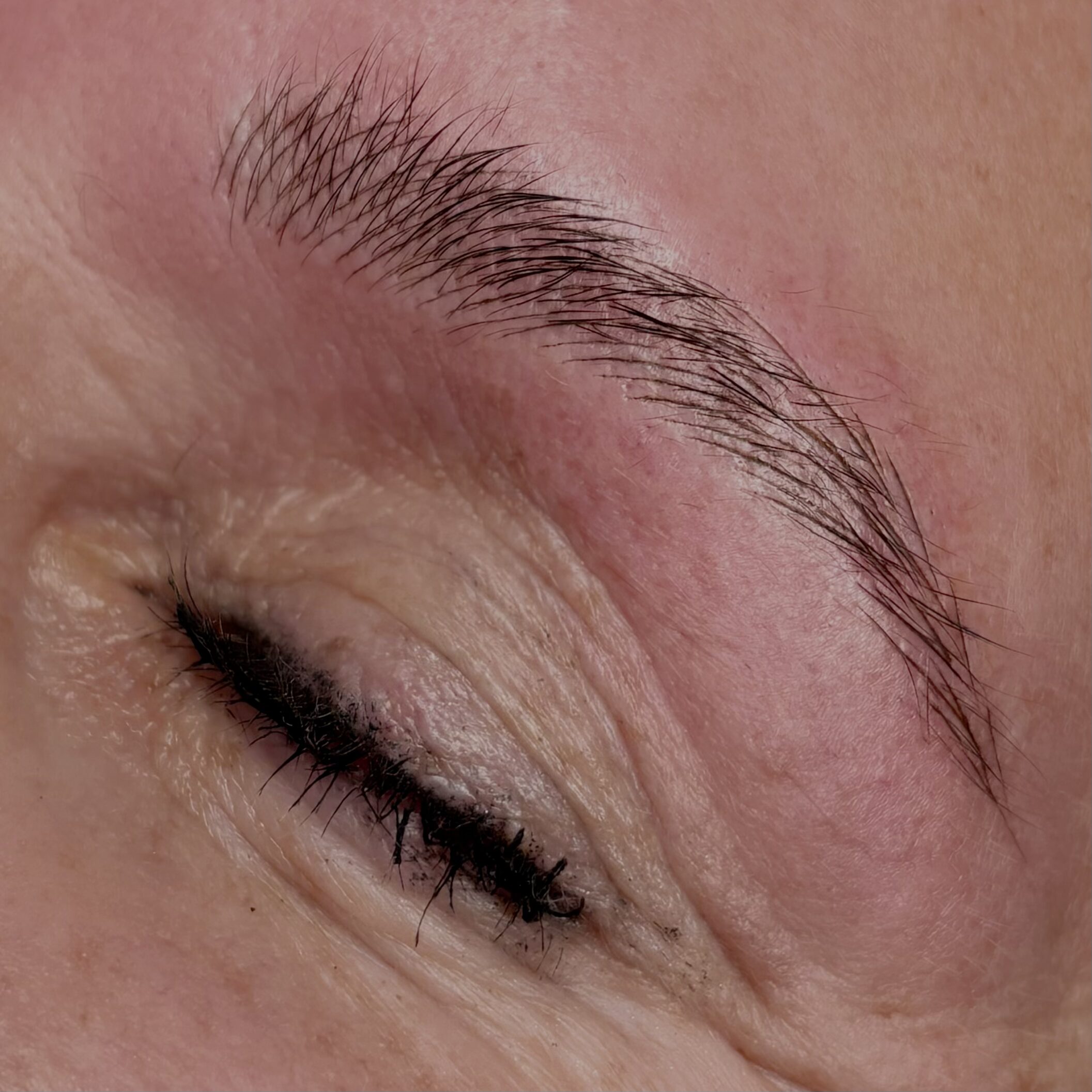 Brwi permanentne, metoda piórkowa, microblading